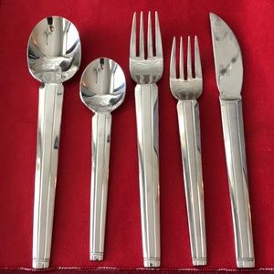 Mikasa silverware set (40 piece)